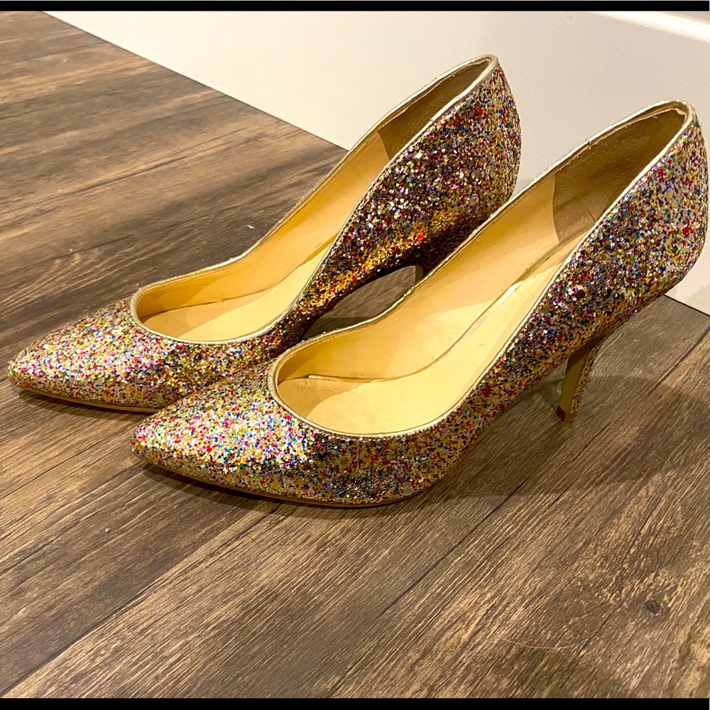 Sparkly Guess pumps